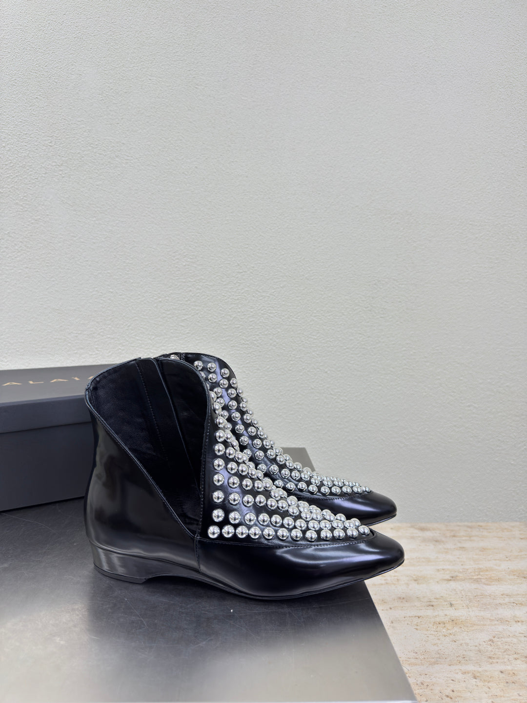 Alaïa Rivet Ankle Boots Black Cowhide Leather 471093