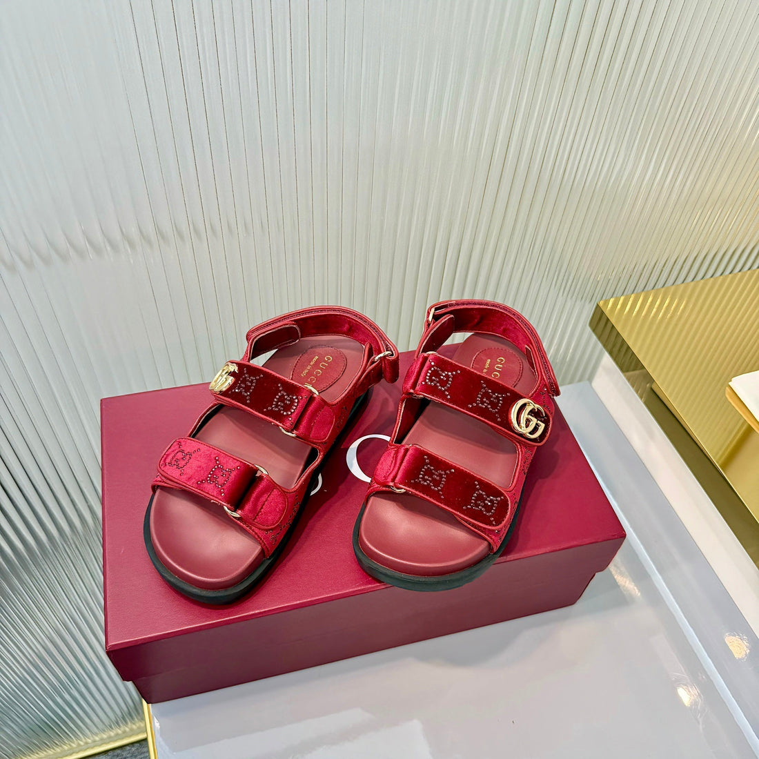 GG 26S Dad Sandals Red Leather Velvet 714863