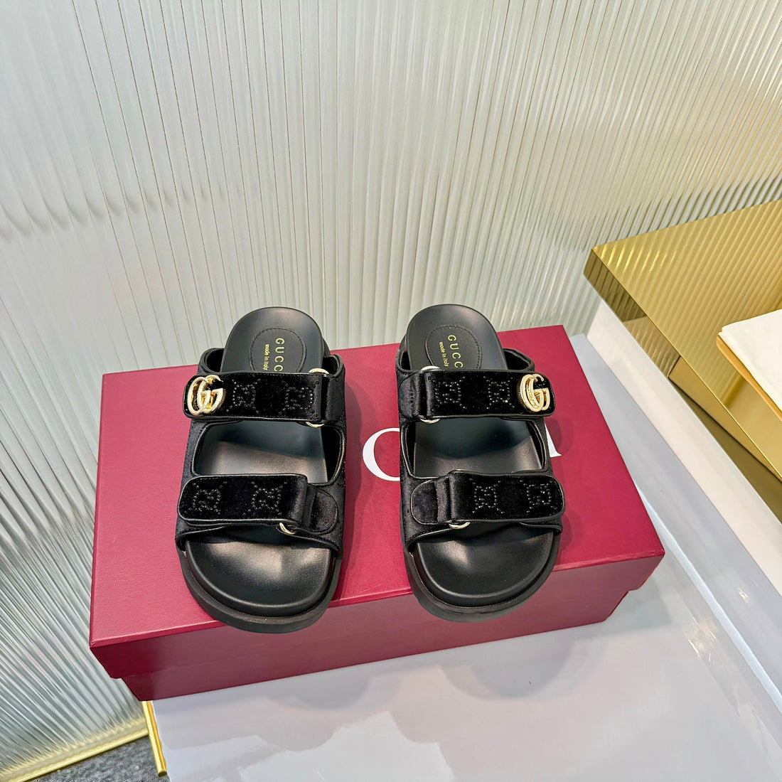 GG 26S Dad Mule Sandals Black Leather Velvet 714864