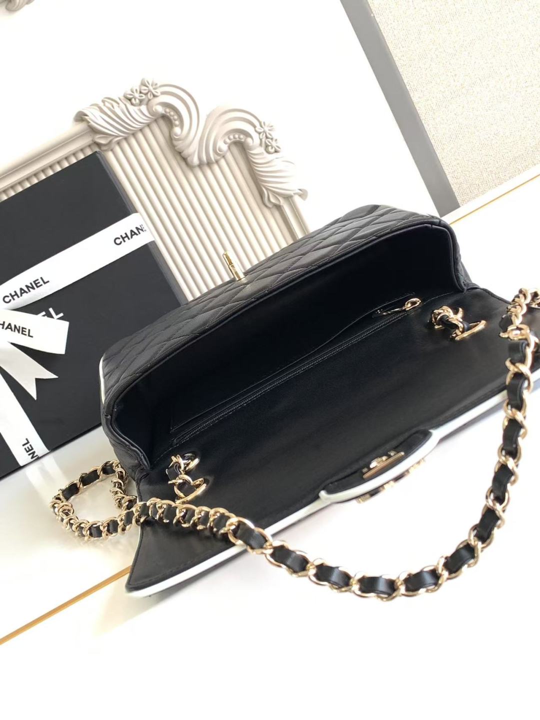 CC 25P Mini Flap Bag 23CM Black White Calfskin