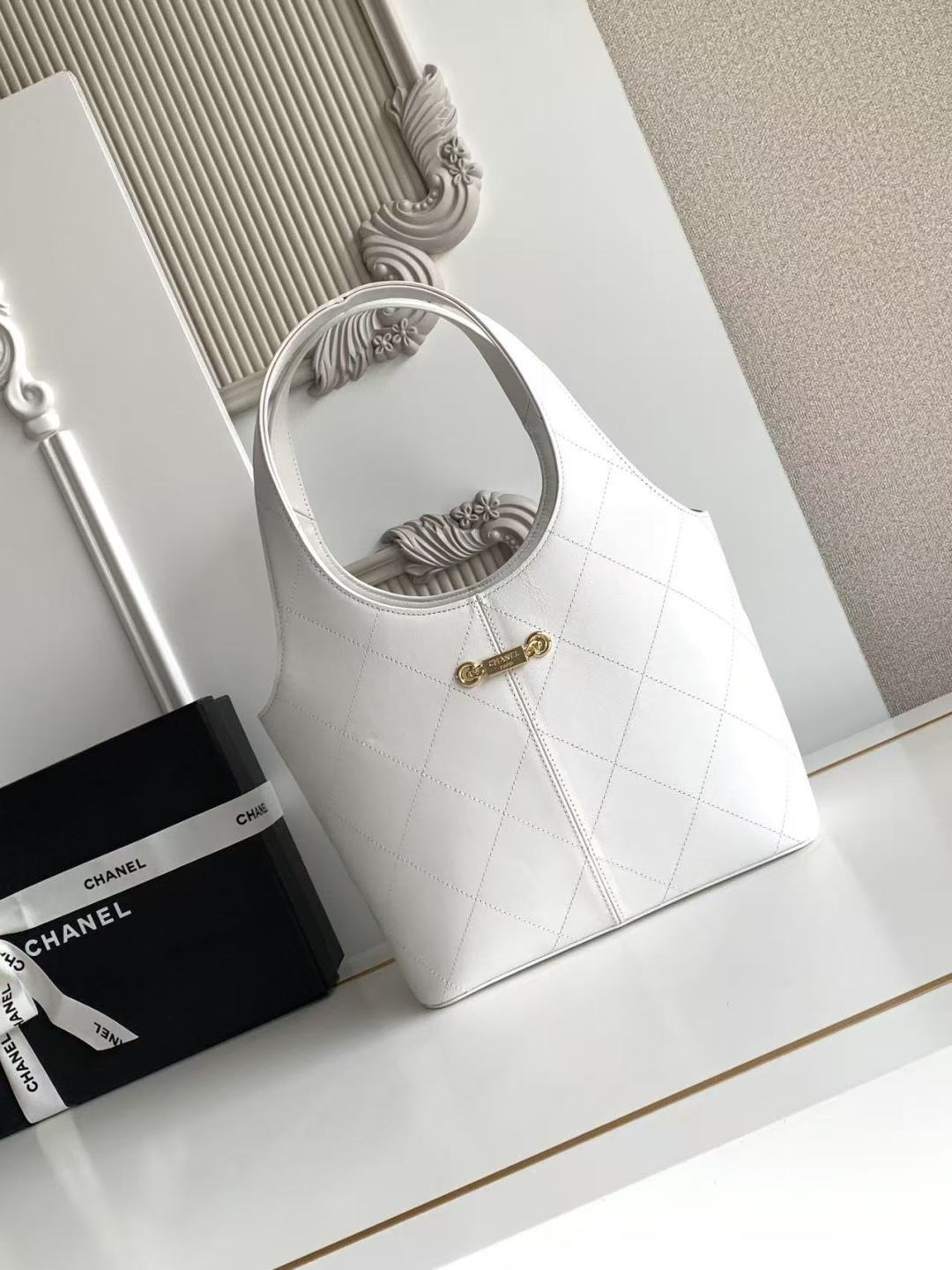 CC 2026 Basket Hobo Bag 35CM White Calfskin