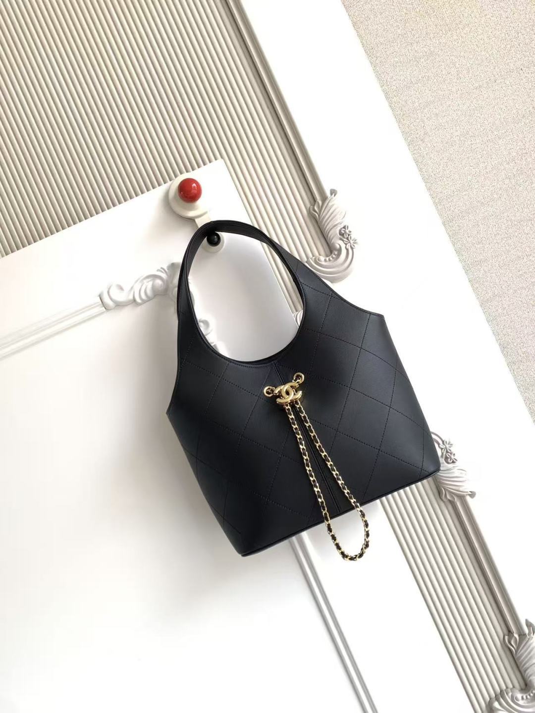 CC 2026 Basket Hobo Bag 35CM Black Calfskin