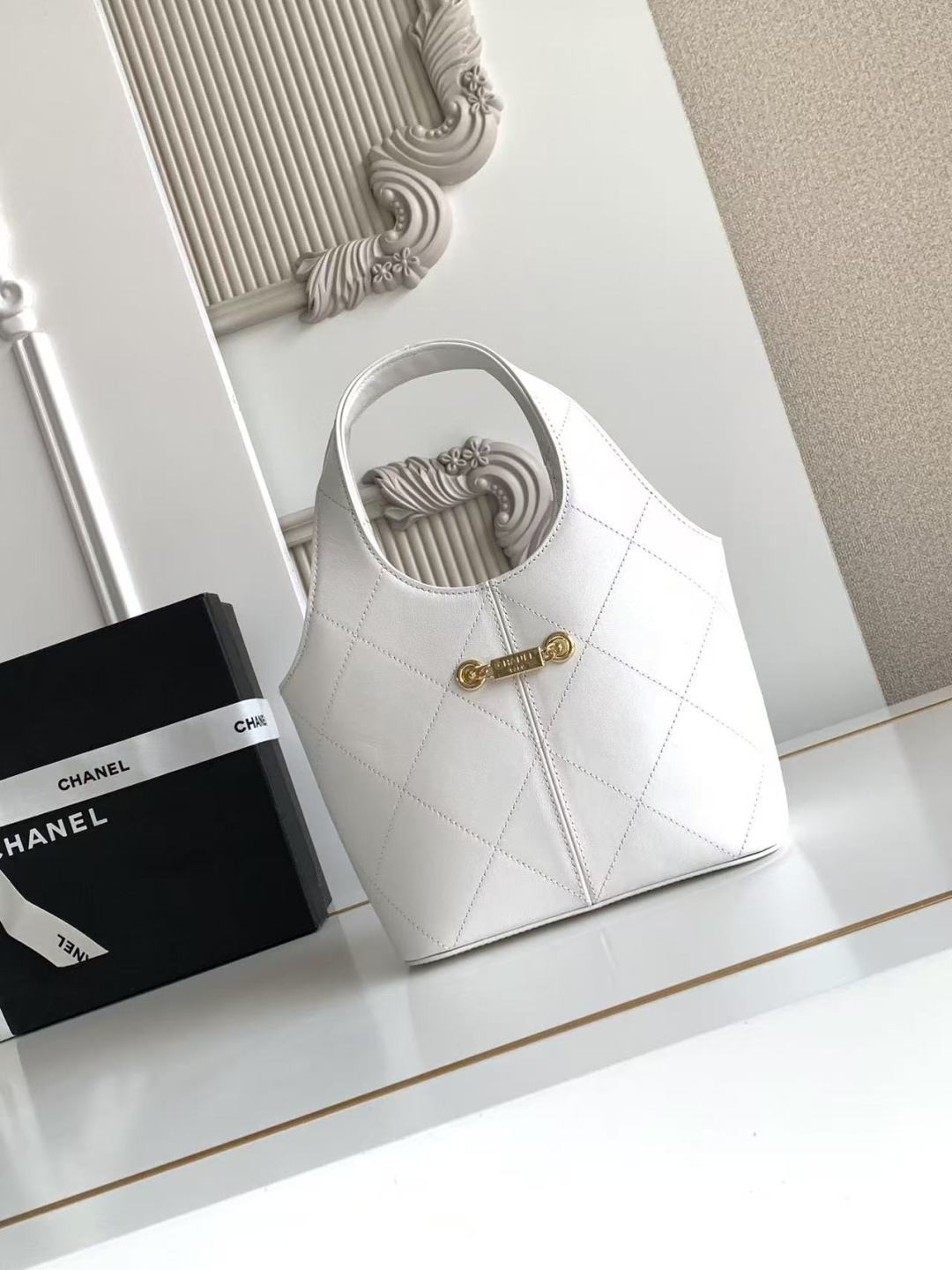 CC 2026 Basket Hobo Bag 27.5cm White Calfskin