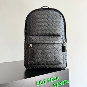 Bv 25 Backpack Black Intrecciato Grained Leather