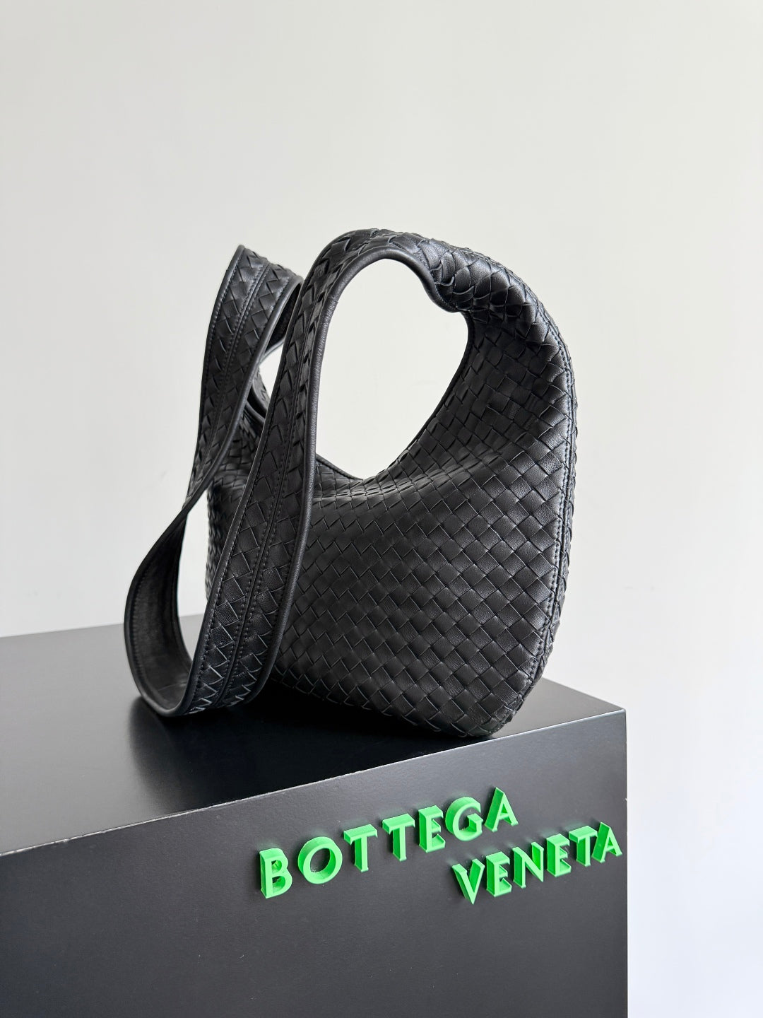 Bv 25S Veneto Bag 38CM Black Calfskin Hardware