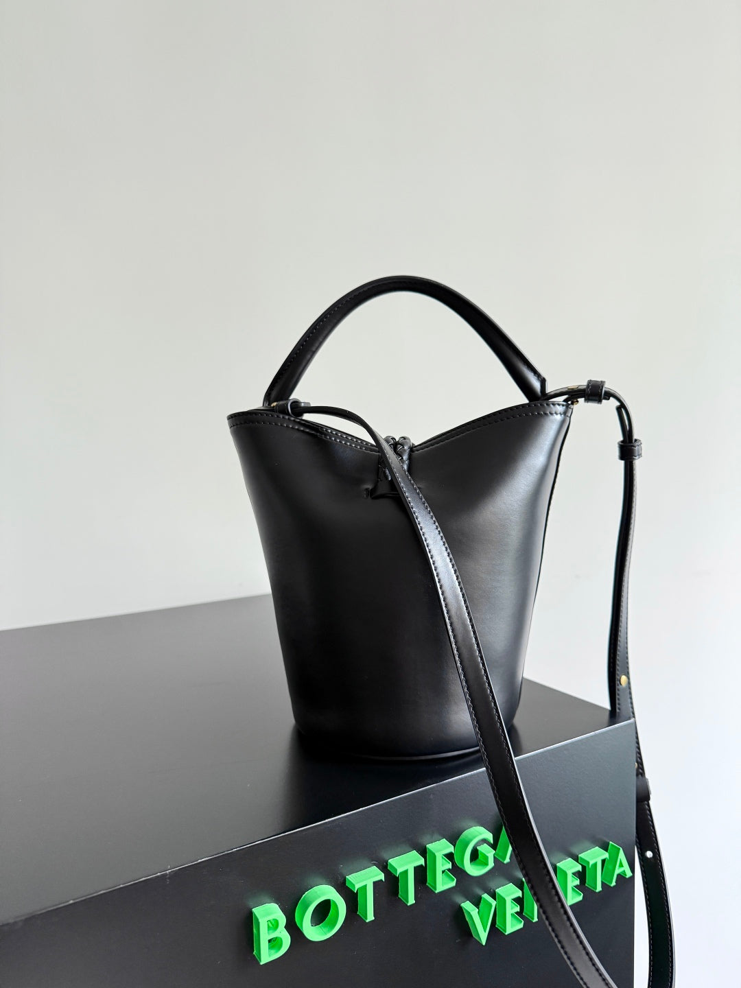 Bv 25S Small Liberta Bag 22CM Black Calfskin Ghw