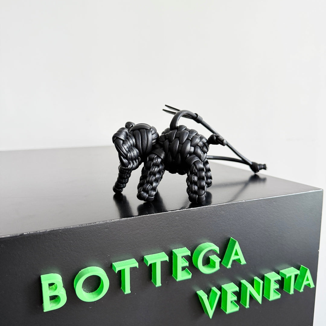 Bv 25 Elephant Charm Black Leather