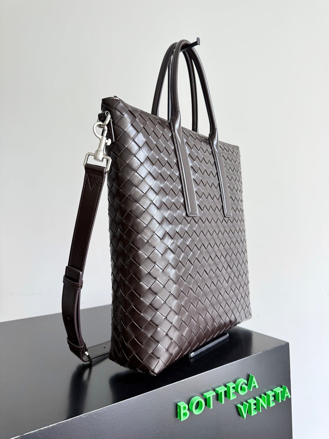 Bv 25 Zipped North-South Tote 33.5cm Fondant Intrecciato Leather