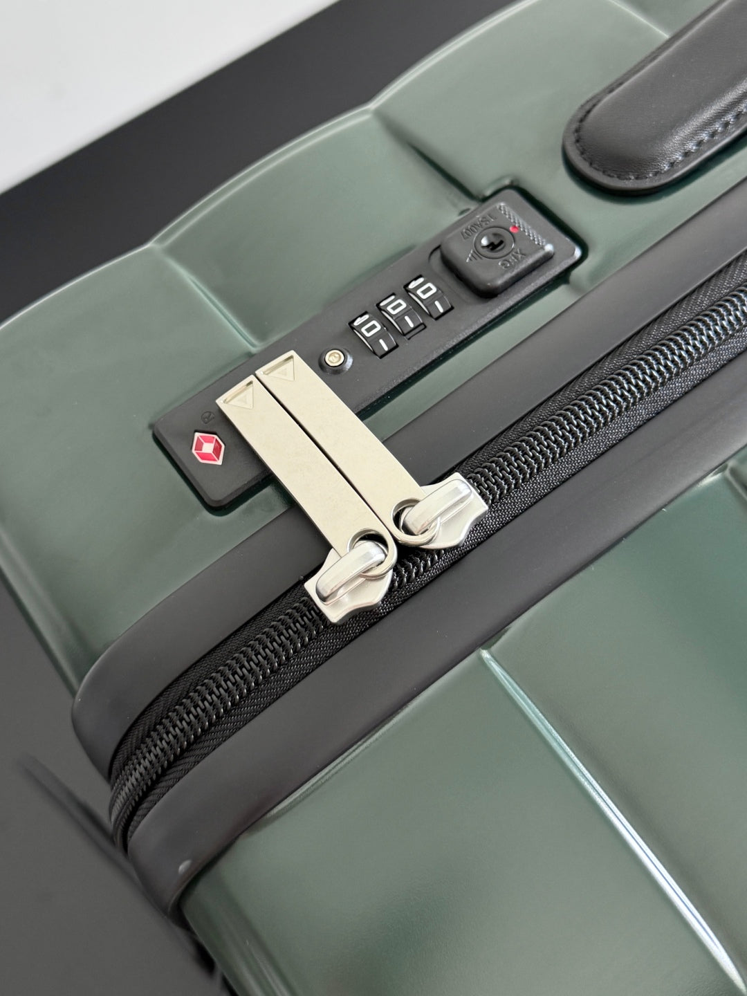 Bv 25 Odyssey Cabin Suitcase Seaweed Polycarbonate & Intreccio Pattern