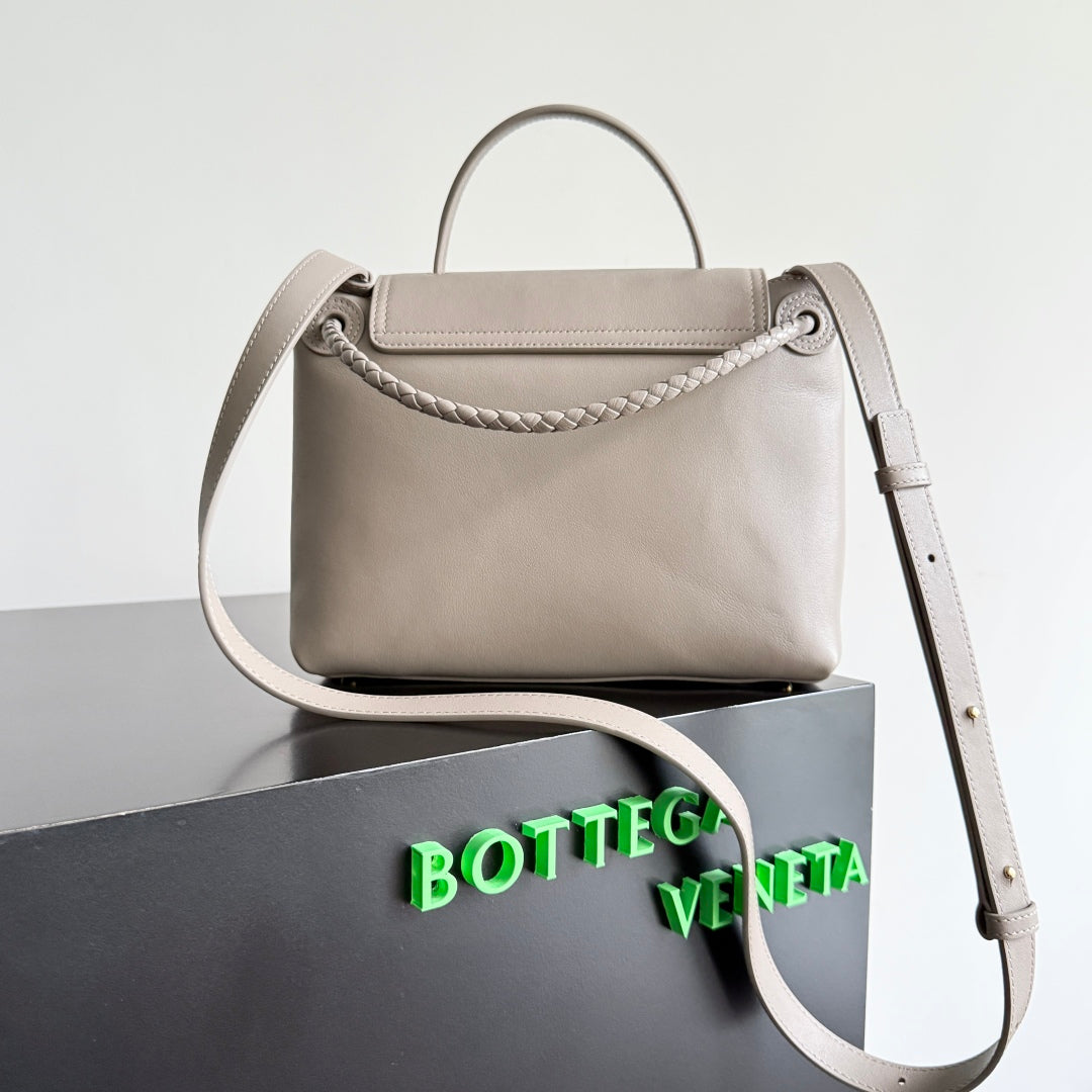 Bv Ciao Ciao Bag 26CM In Limestone Leather