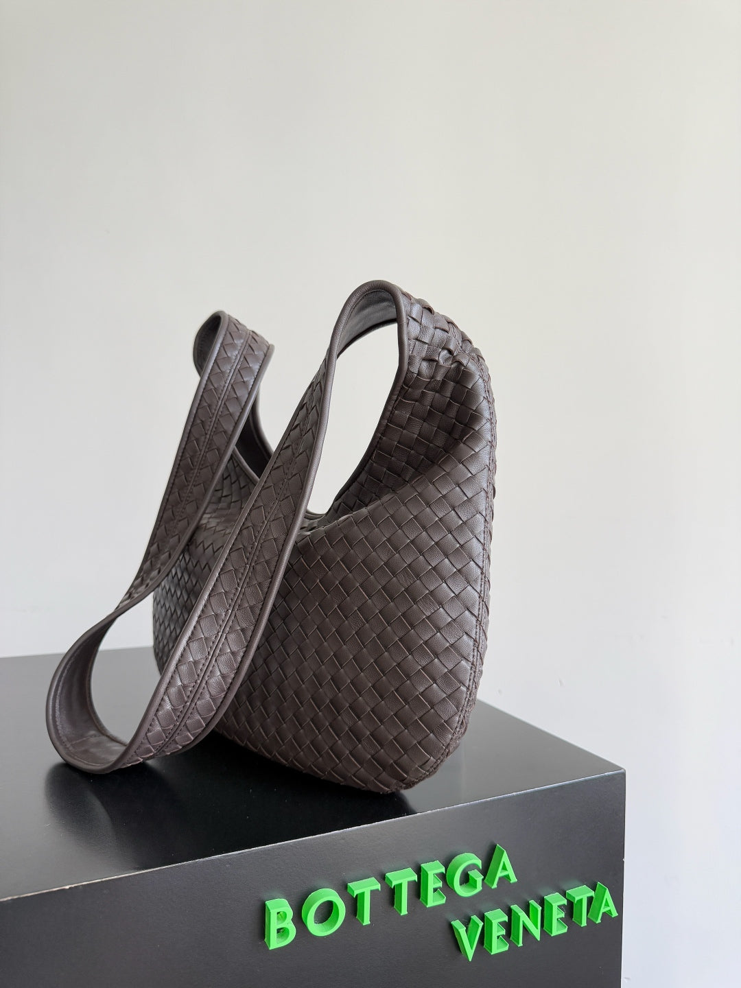 Bv 25S Veneto Bag 38CM Deep Brown Calfskin Hardware
