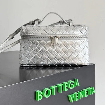 Bottega Veneta 2026 Bang Bang Vanity Case 22CM Silver Laminated Leather 137084