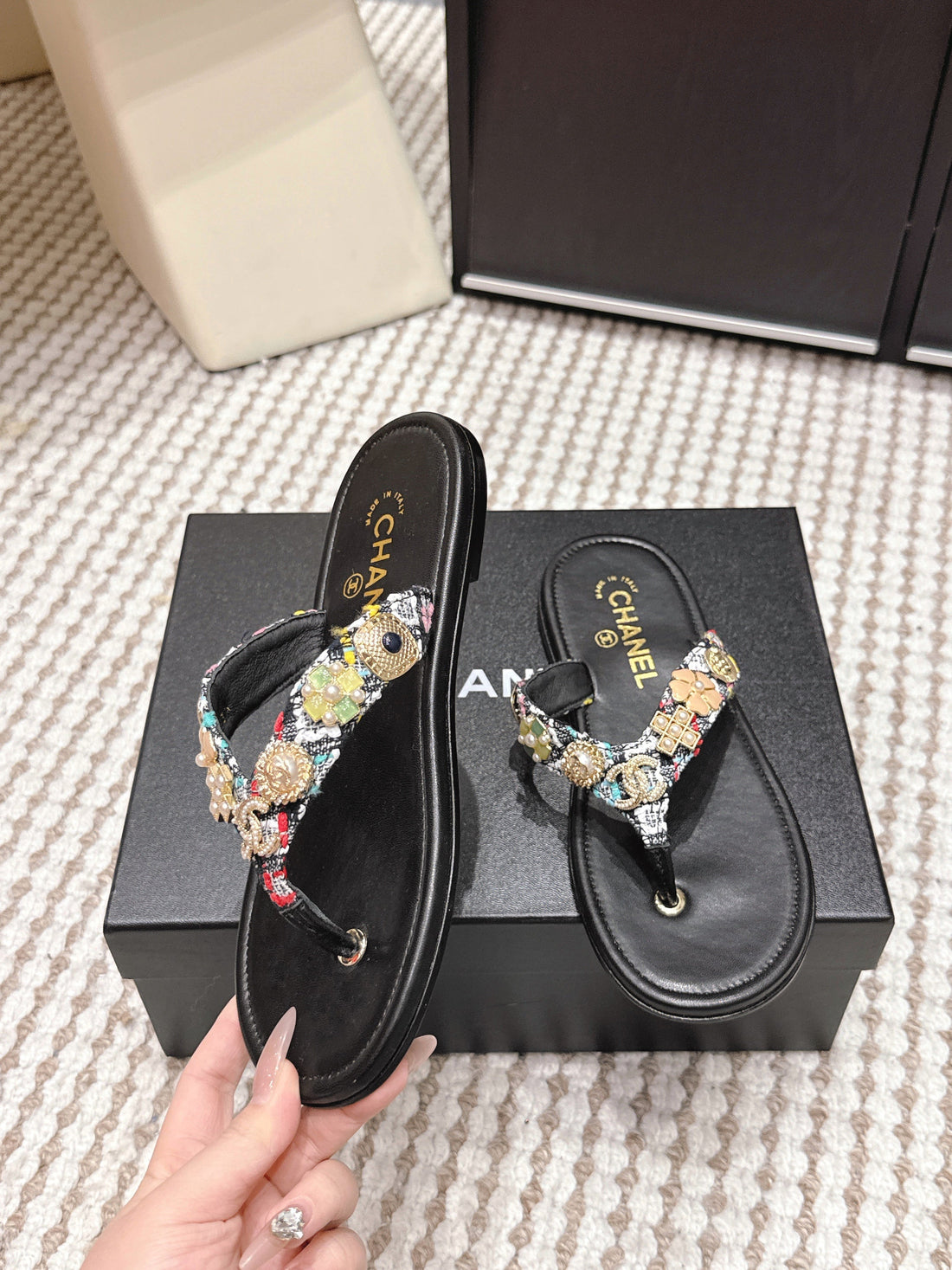 CC 26S Flip-Flop Black With Multicolor Tweed Sheepskin 632366