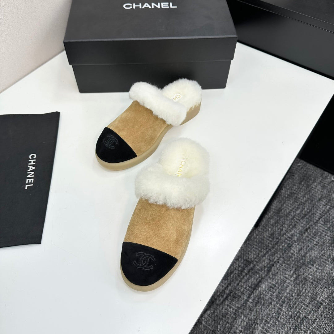 CC Furry Mule Beige Black Suede And Wool 532576