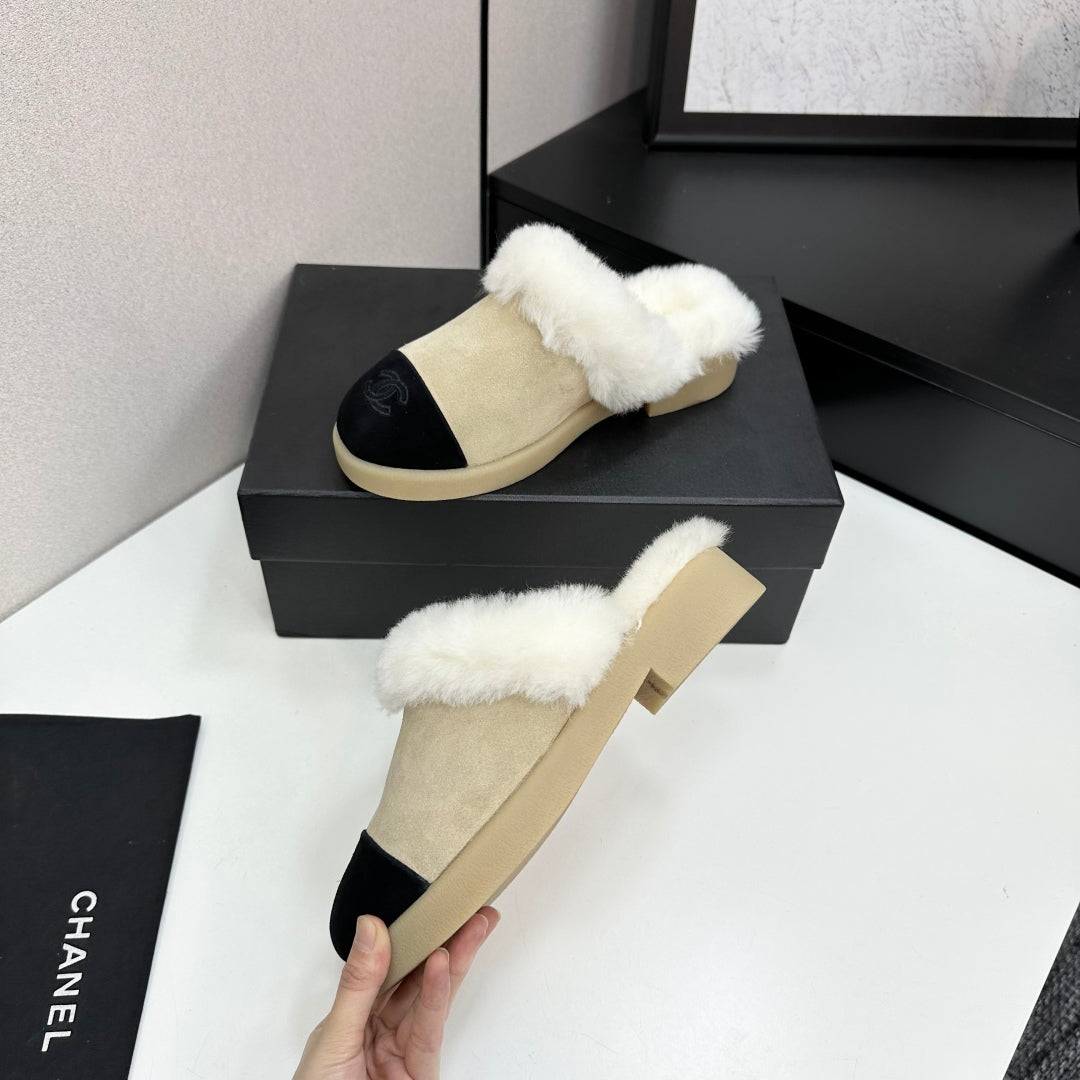 CC Furry Mule Light Beige Black Suede And Wool 532577