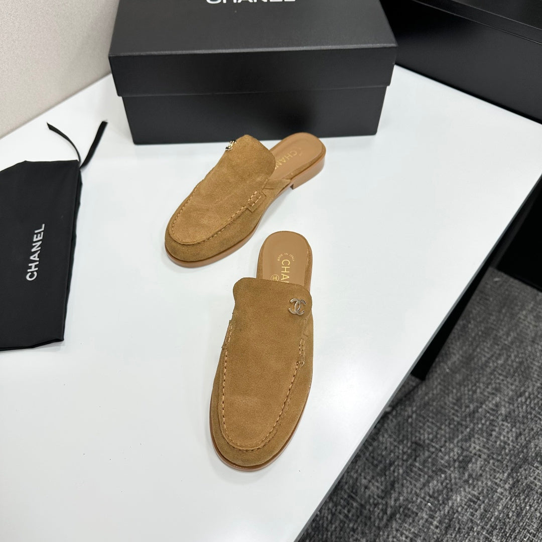 CC Ss 2026 Pre Loafer Sandal Camel Suede 630503
