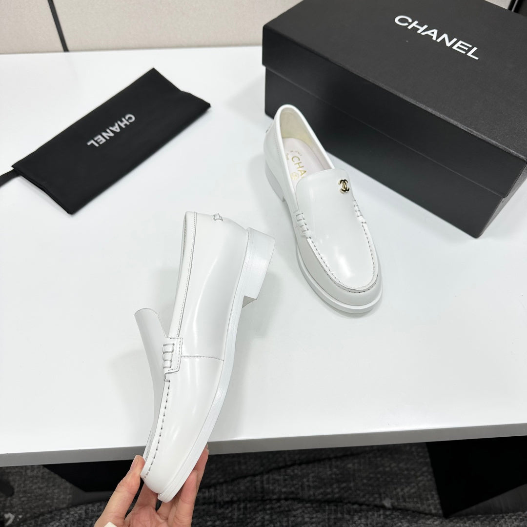 CC Ss 2026 Pre Loafer White Calfskin 630472