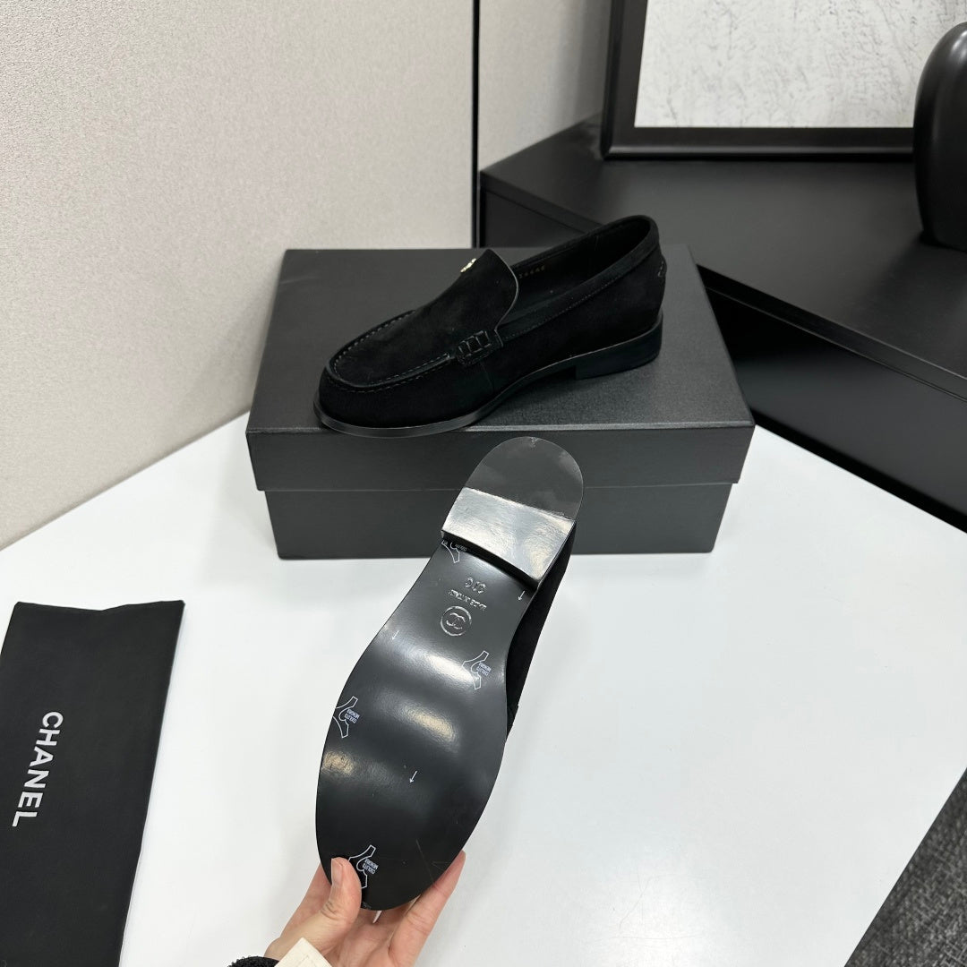 CC Ss 2026 Pre Loafer Black Suede 630473