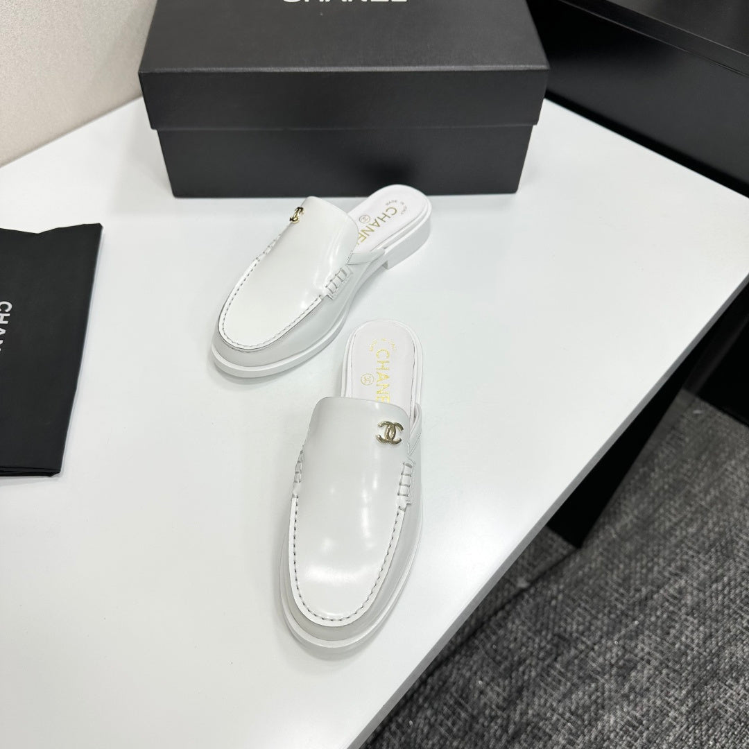 CC Ss 2026 Pre Loafer Sandal White Calfskin 630478