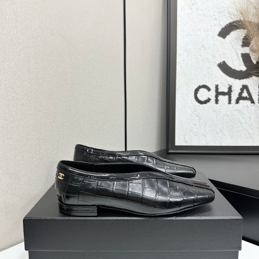 CC 26S Ballet Flats Black Glossy Crocodile Embossed Calfskin 743139