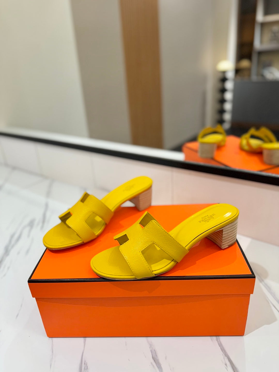 Hm Oasis Sandals Yellow Cowhide 294844