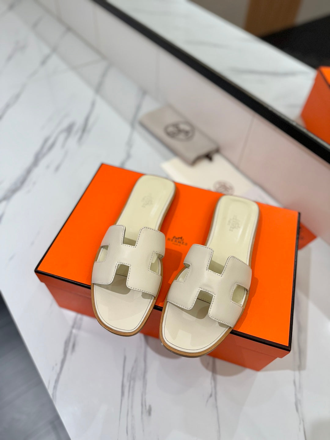 Hm Oran Sandal Pearl Ivory Cowhide 294853