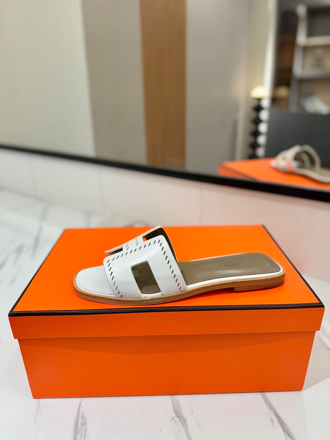 Hm Oran Sandal White Perforate Cowhide 294876