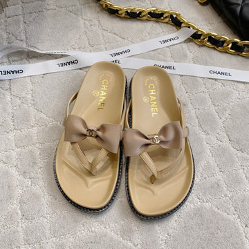 CC 26S Bow Thong Sandals Beige Lambskin 723723