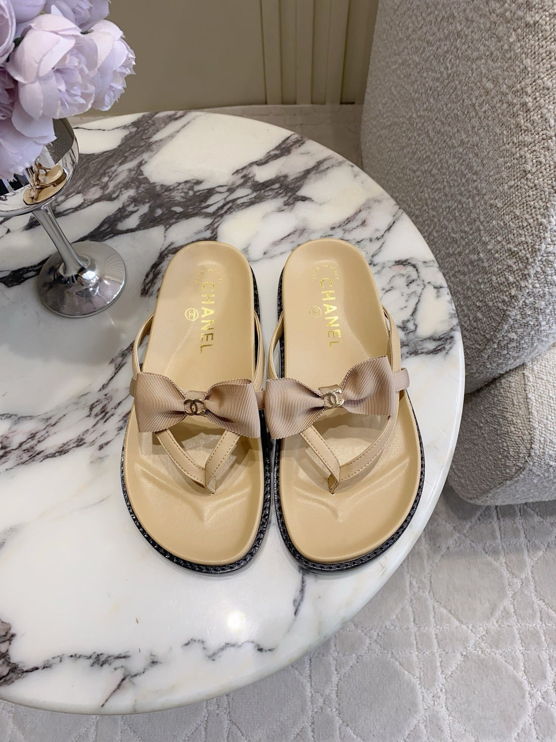 CC 26S Bow Thong Sandals Beige Lambskin 723723