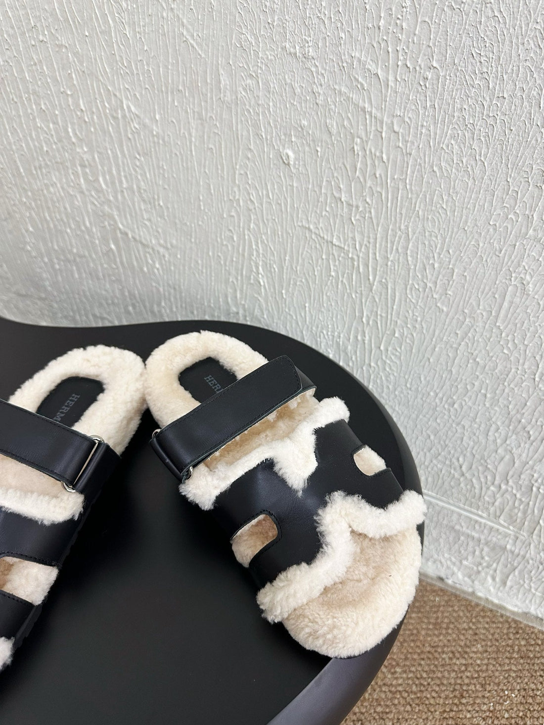 Hm Chypre Sandal In Black White Lambskin And Fleece Lining 961138
