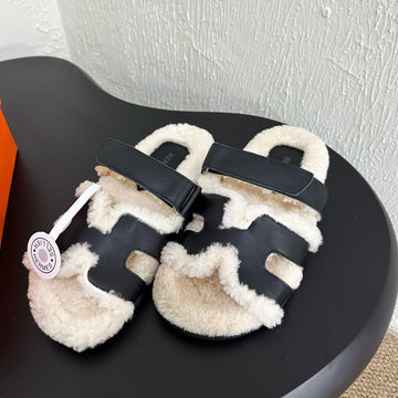 Hm Chypre Sandal In Black White Lambskin And Fleece Lining 961138