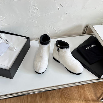 CC Interlocking CC Logo Boots White Shearling Black Leather 543112