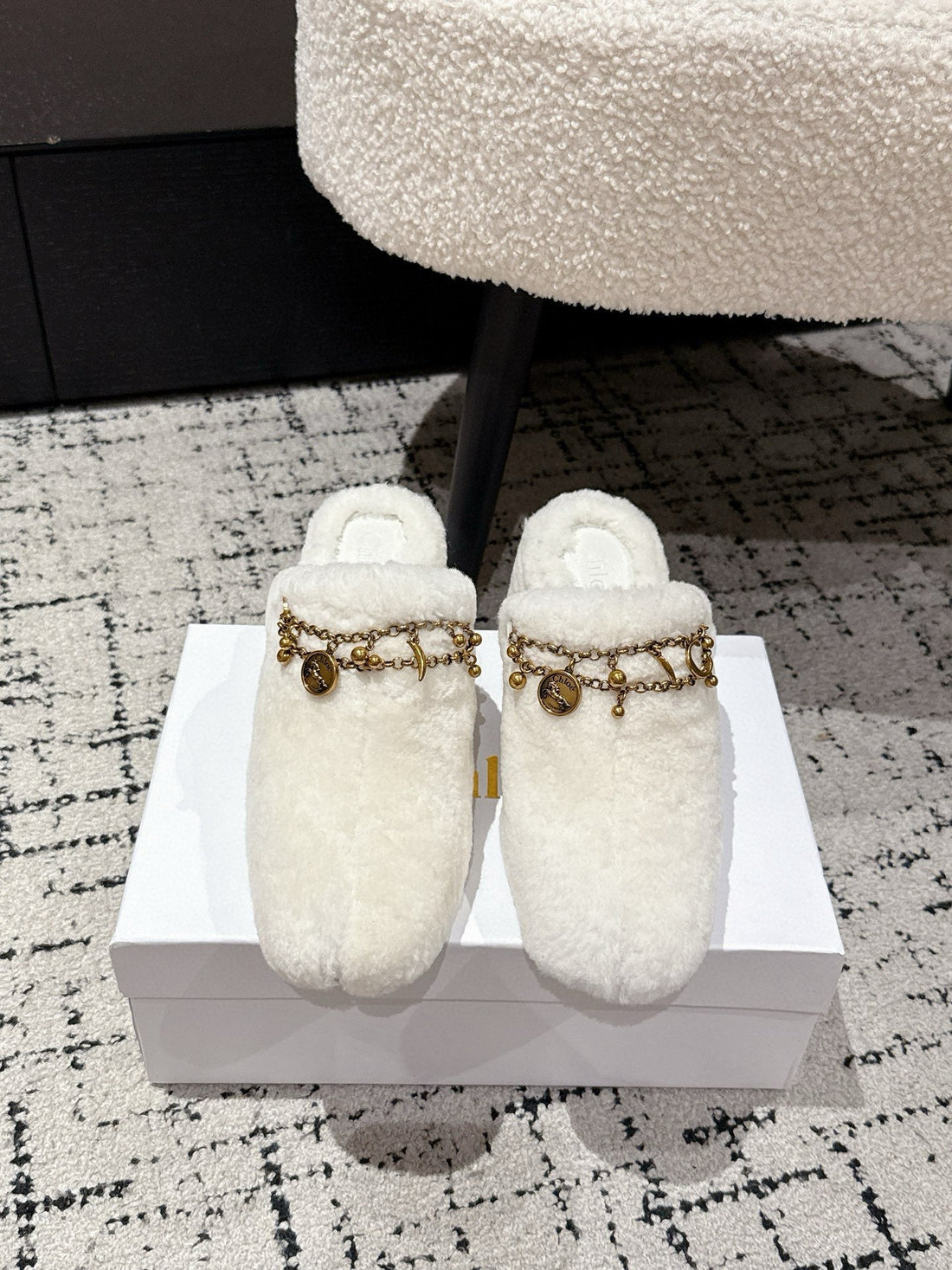 Chloé Covered Fur Slippers White Wool 514328