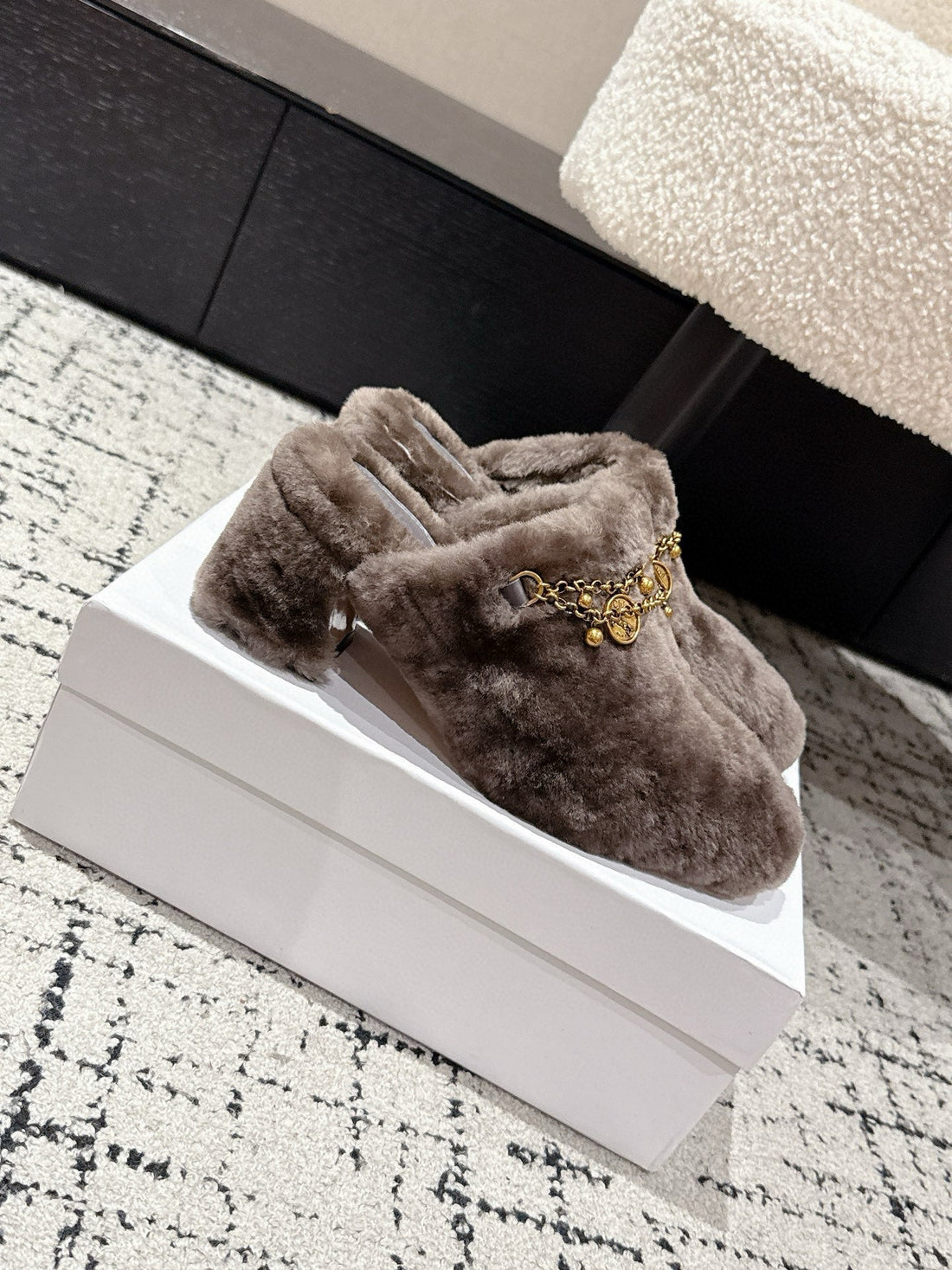 Chloé Covered Fur Slippers Dark Brown Wool 514329