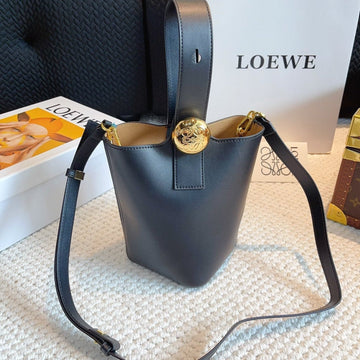 Mini Pebble Bucket 20 Bag In Black Soft Grained Calfskin