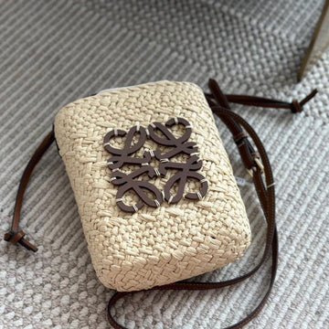 Loe Anagram 18 Square Pocket In Iraca Palm