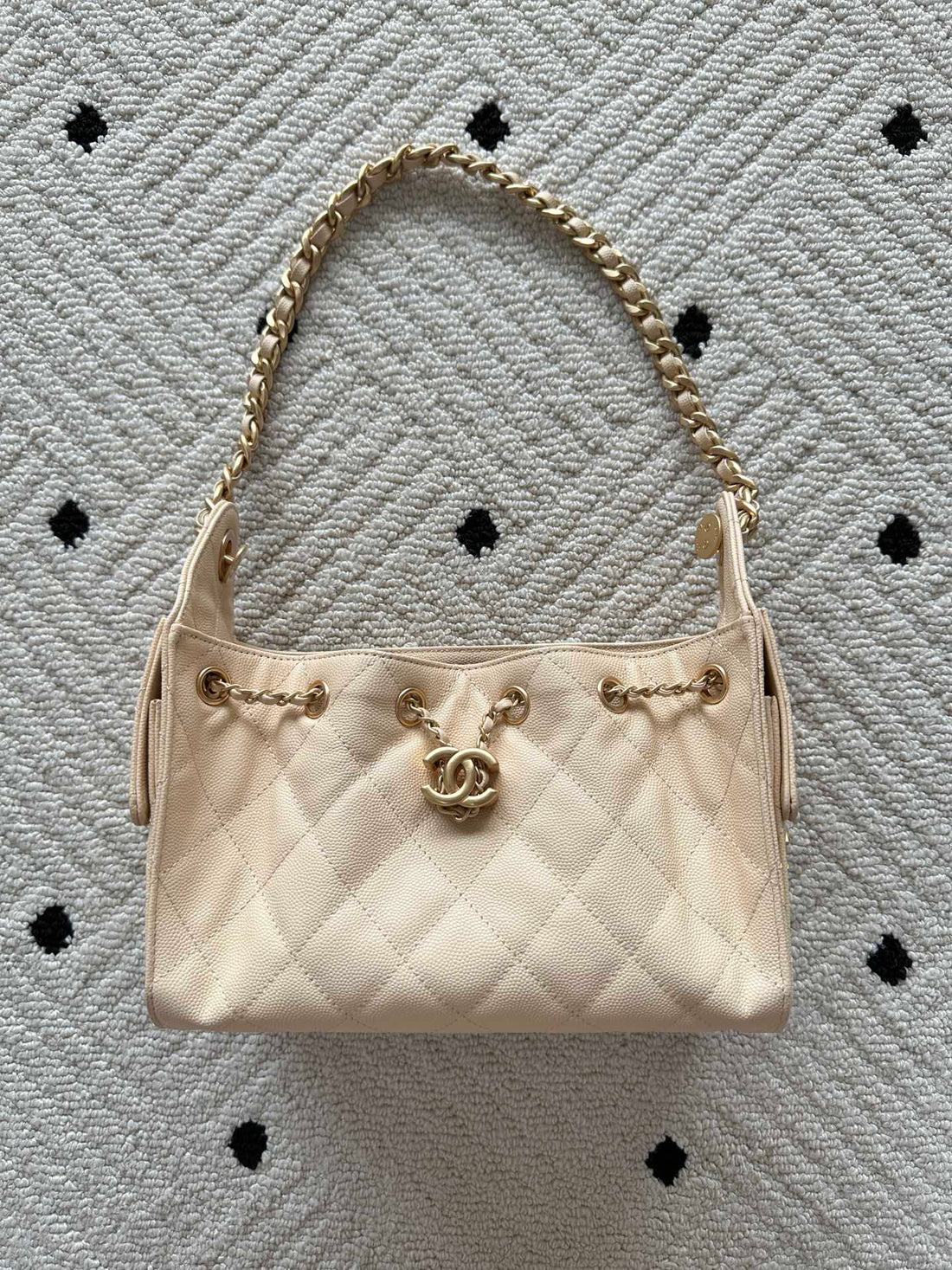Chanel 25 Hobo Bag 22CM Beige Calfskin 286181