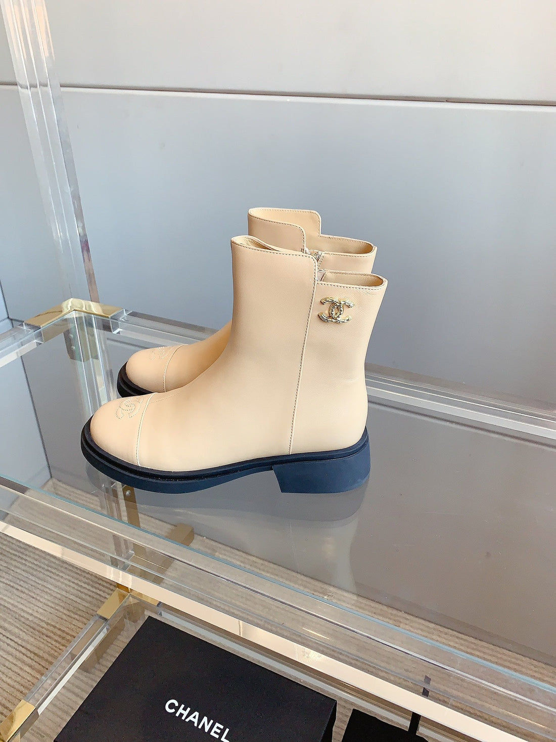 CC Zipper Ankle Boots 35MM Beige Sheeepskin 464549
