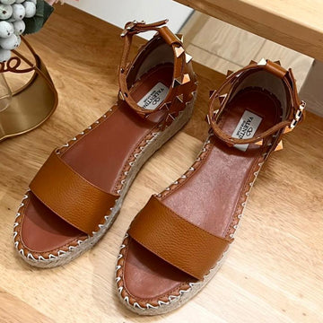 Rockstud Flatform Sandal In Chocolate Brown Calfskin