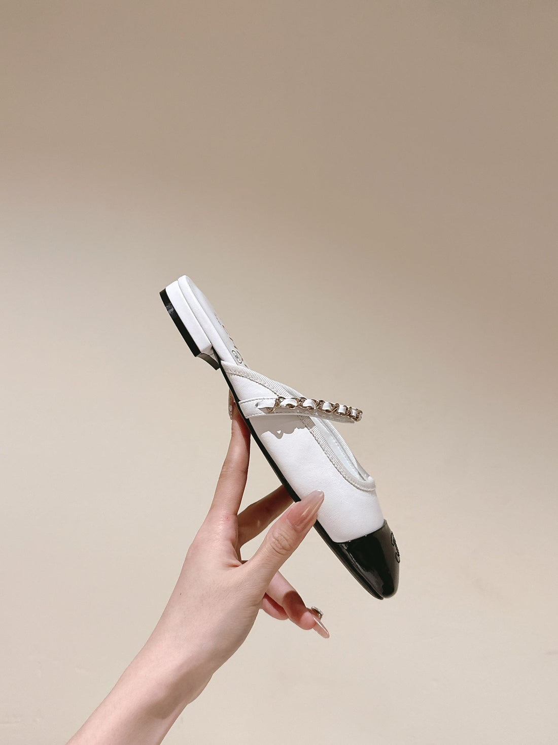 CC Mule Leather Chain White Calfskin Black Patent Calfskin