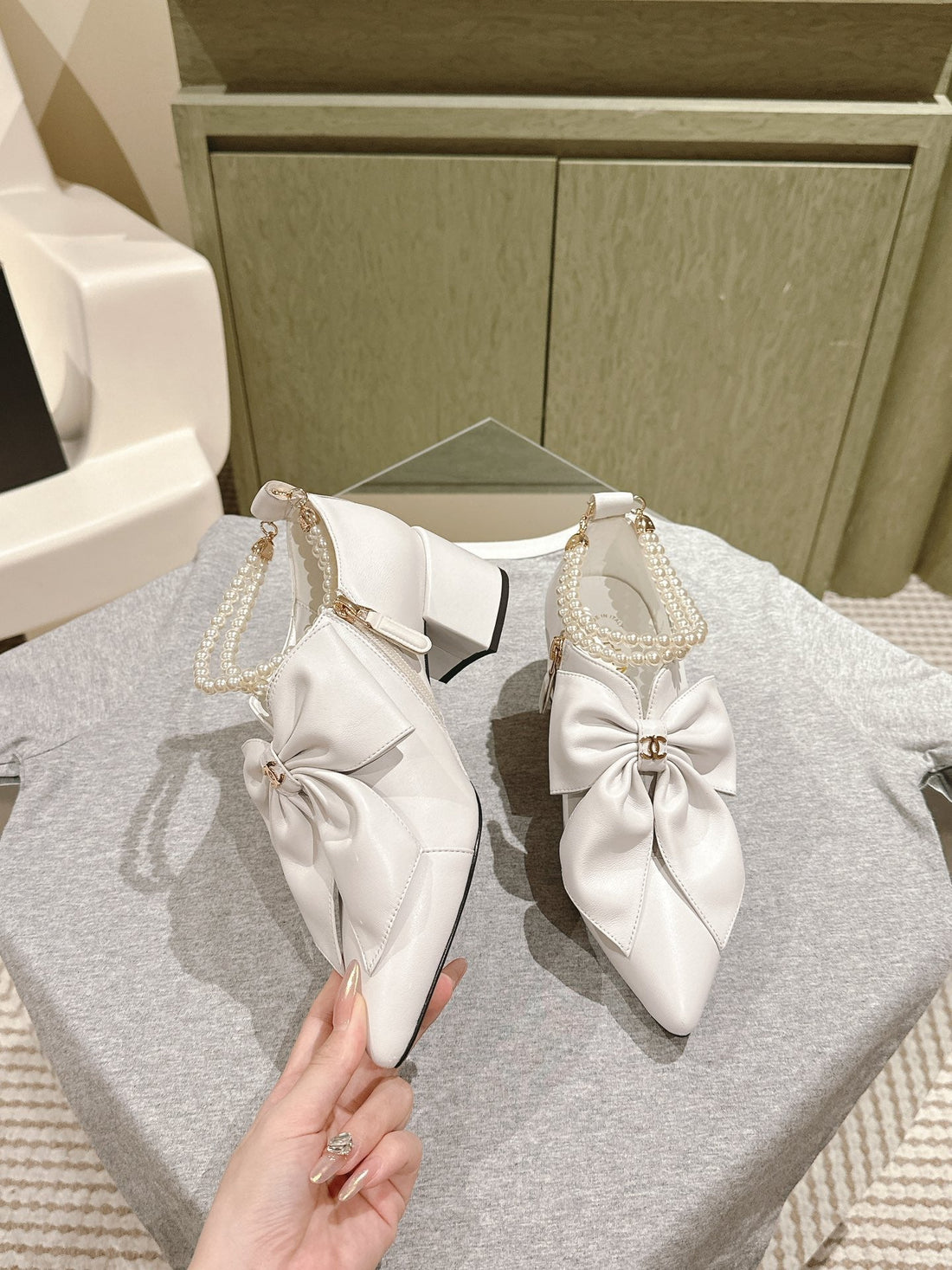 CC 24A Pearl Bow Slingbacks 65MM White Sheepskin 447467