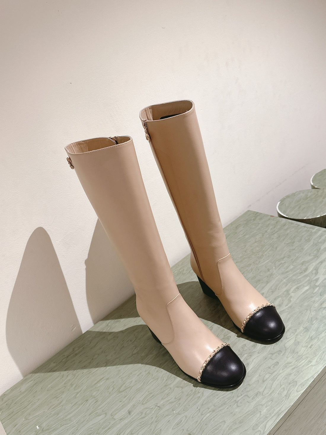 CC 24 Fw Knee-High Boots With Chain 70MM Beige Black Cowhide 447185