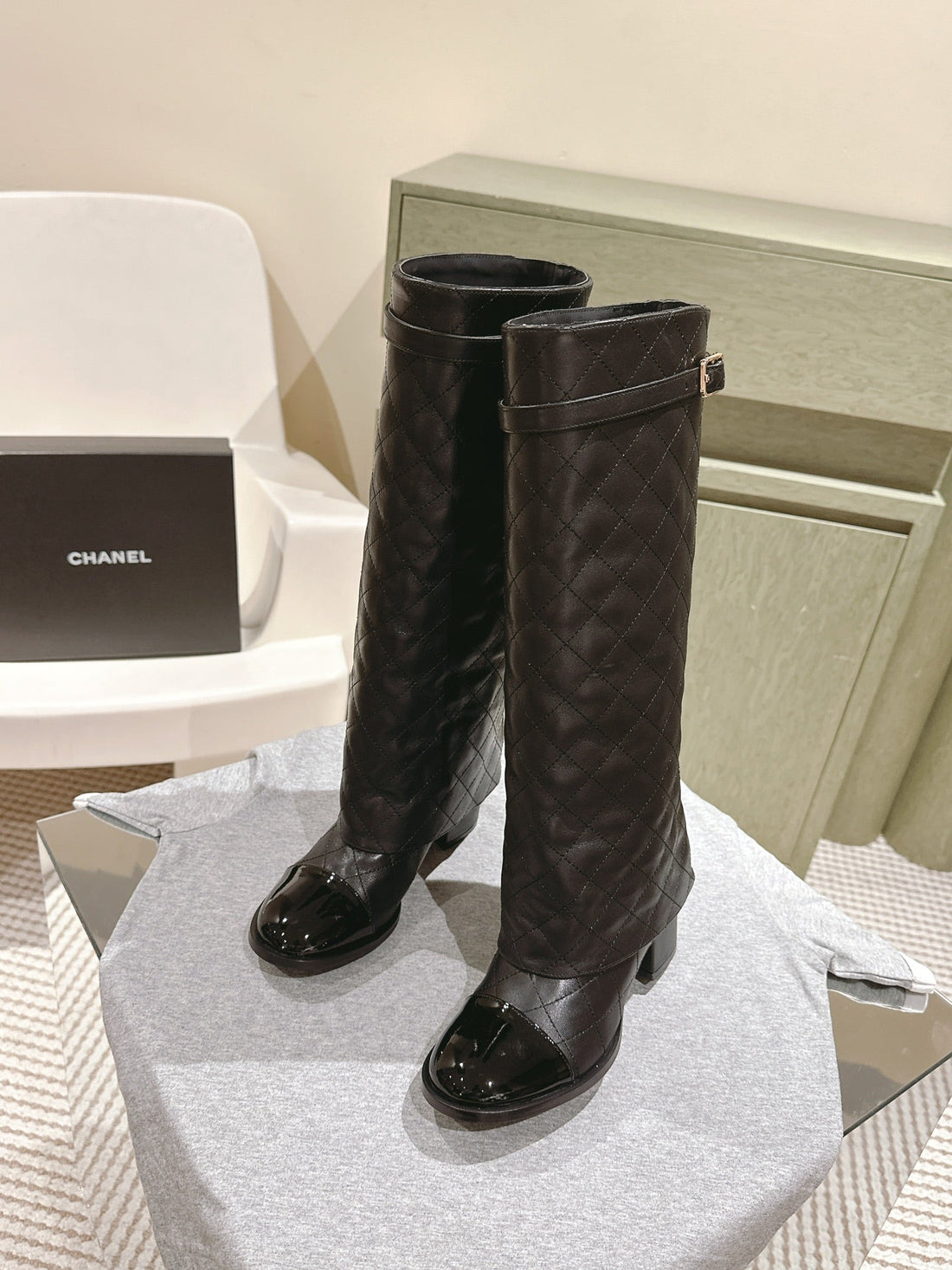 CC 24SS Fold-Over High Boots 40MM Black Quilted Sheepskin 447476