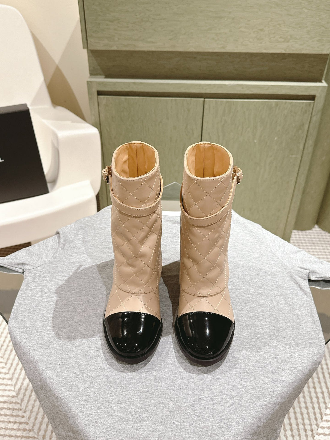 CC 24SS Fold-Over Low Boots 40MM Beige Quilted Sheepskin 447477