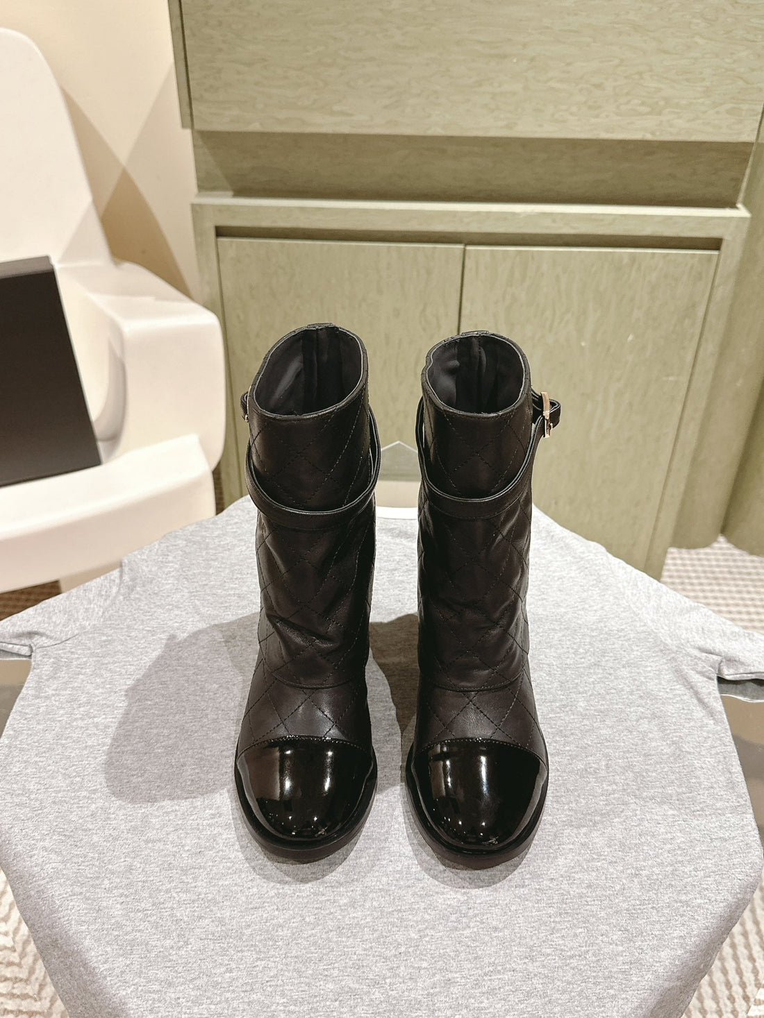 CC 24SS Fold-Over Low Boots 40MM Black Quilted Sheepskin 447478