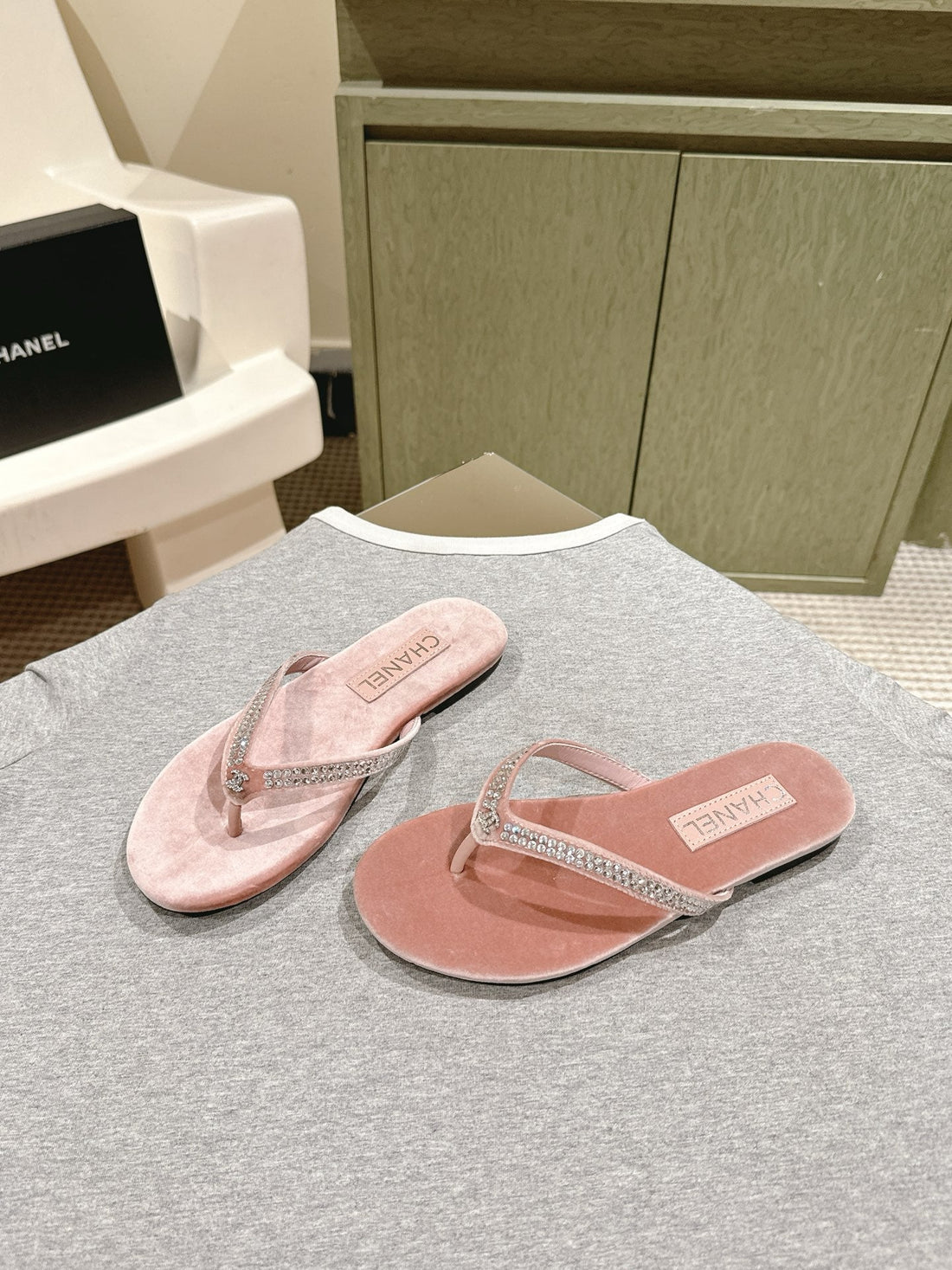 CC 25SS Rhinestone Thong Sandal Pink Velvet 461636