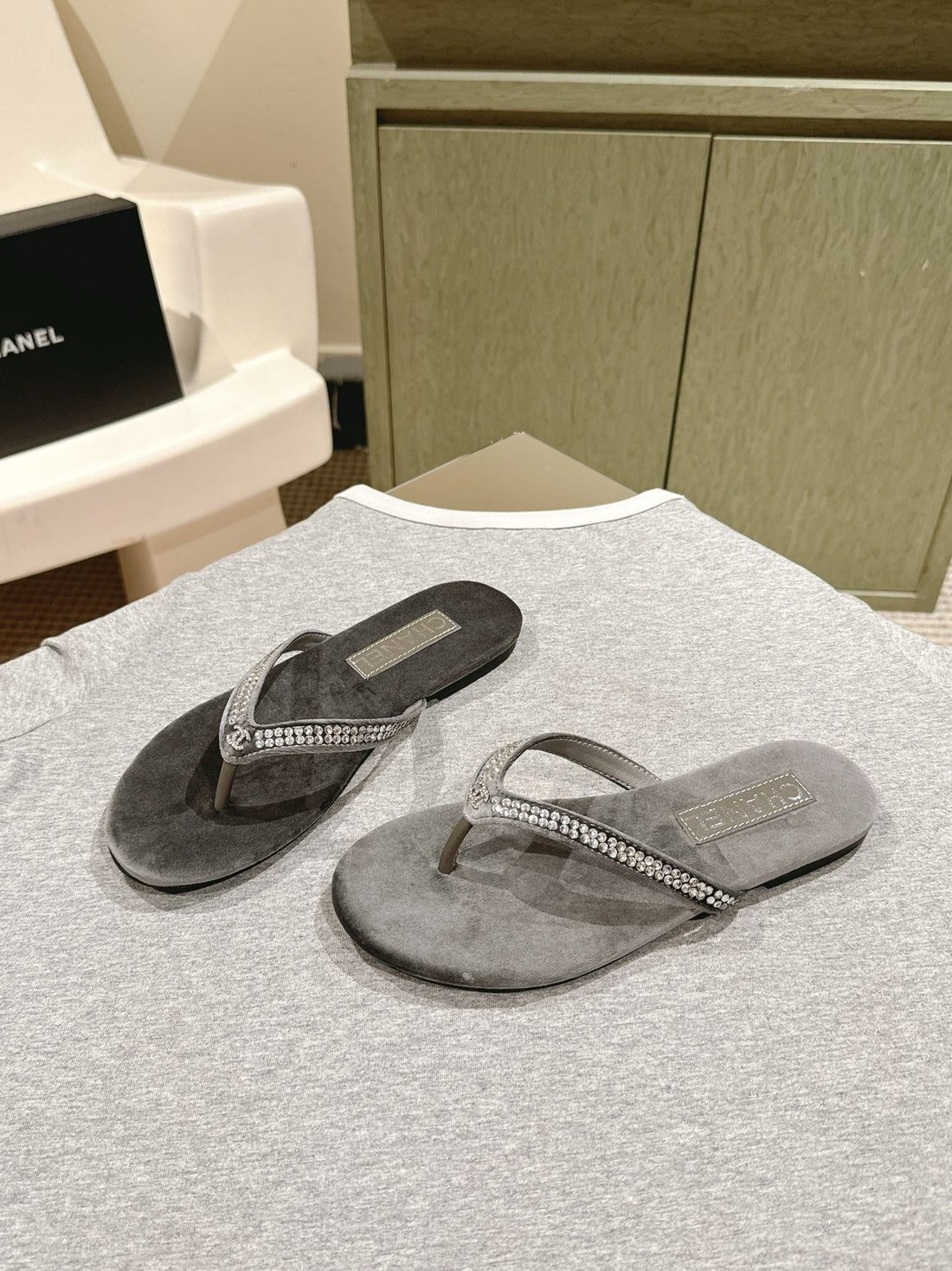 CC 25SS Rhinestone Thong Sandal Black Mix Grey Velvet 461635