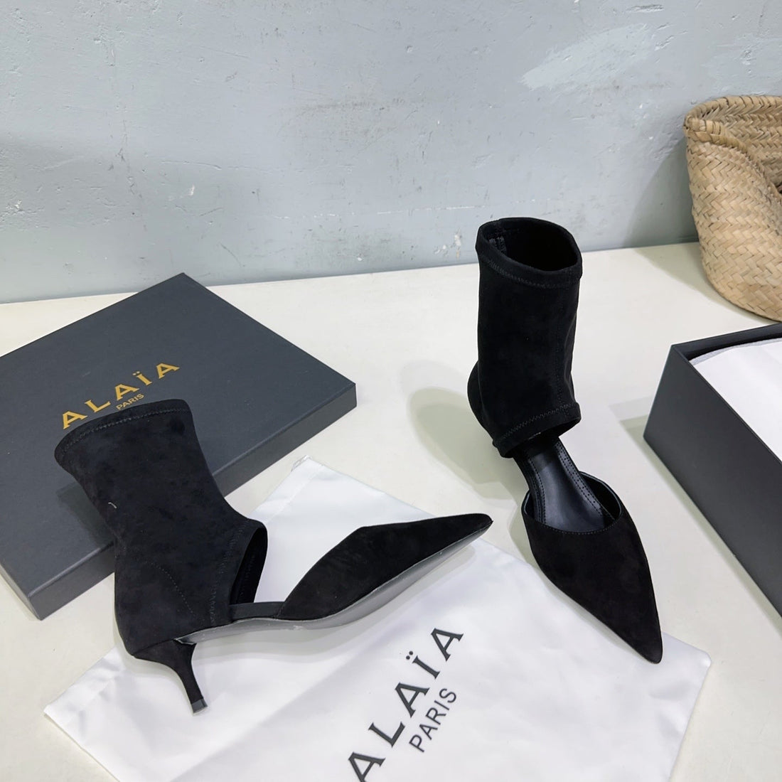 Alaia's New Fall/Winter Ankle Boots Black Suede 388513