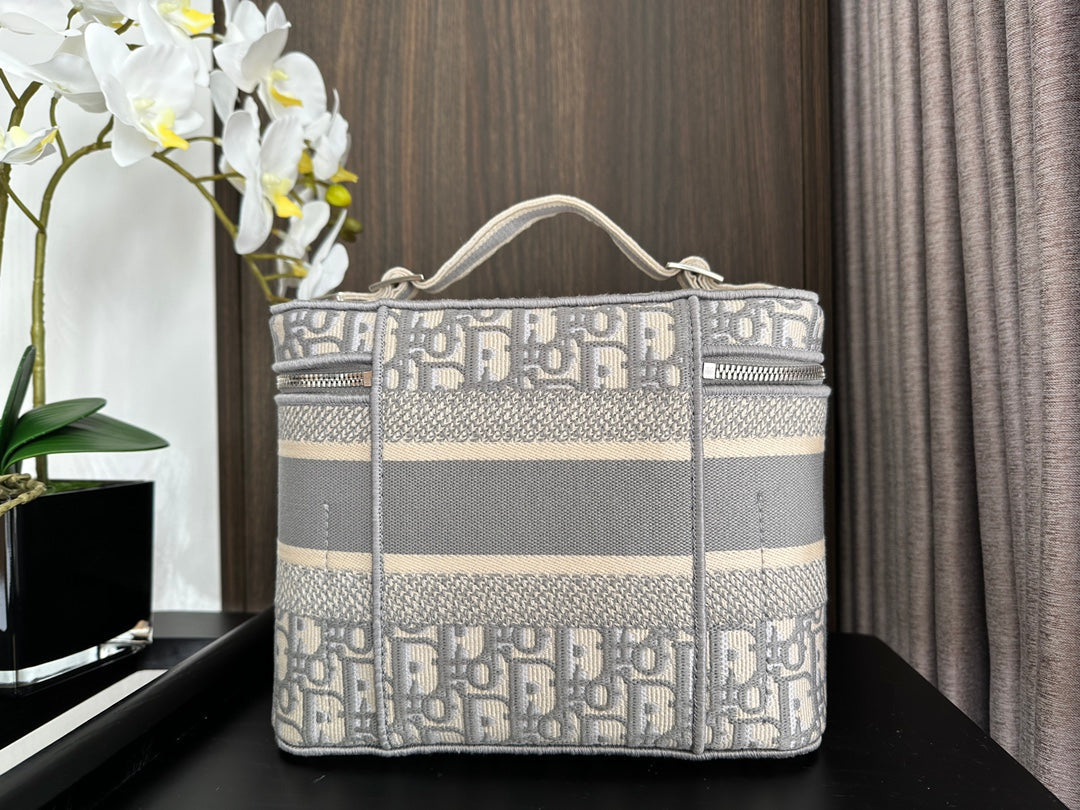 Diortravel Vanity 25 Grey Oblique Embroidery