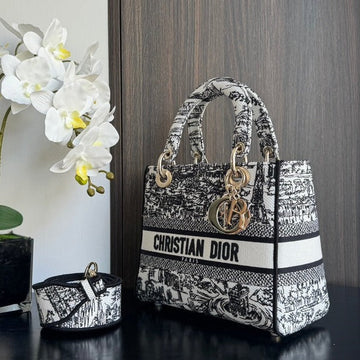Medium Lady 24 Black White Embroidery